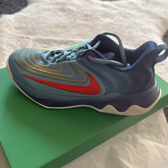 Nike giannis immortality shoes UK4 NWT - Picture 1 of 5